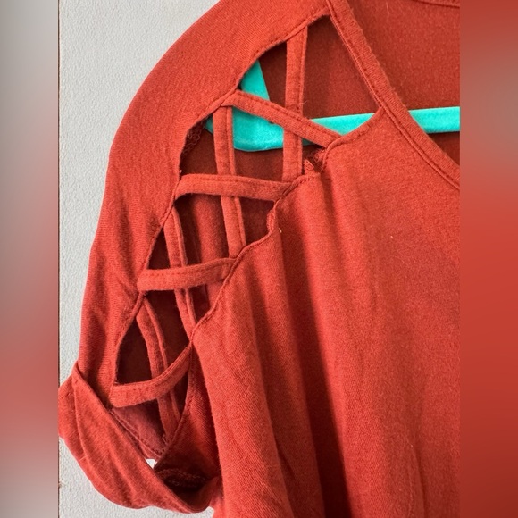 Flowy Burnt Orange Cut Out Shoulder Hi-Low Shirt - Picture 3 of 6